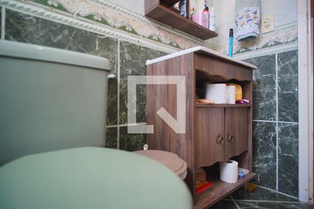 Casa à venda com 100m², 4 quartos e 6 vagasBanheiro Corredor 1