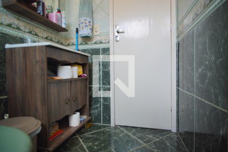 Casa à venda com 100m², 4 quartos e 6 vagasBanheiro Corredor 1