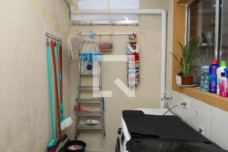 Casa de condomínio à venda com 65m², 2 quartos e 1 vagaÁrea de Serviço