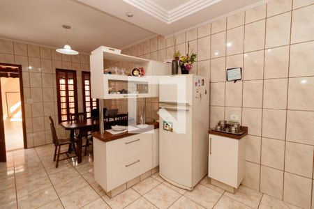 Casa à venda com 180m², 3 quartos e 2 vagas Casa à venda com 180m², 3 quartos e 2 vagasCozinha
