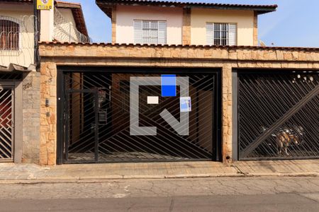 Casa à venda com 180m², 3 quartos e 2 vagas Casa à venda com 180m², 3 quartos e 2 vagasFachada