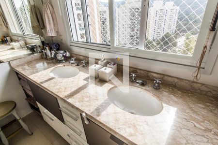 Apartamento à venda com 92m², 2 quartos e 2 vagas Apartamento à venda com 92m², 2 quartos e 2 vagasDetalhe do Banheiro da Suite
