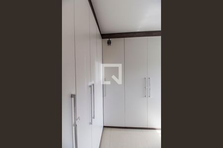 Apartamento à venda com 92m², 2 quartos e 2 vagas Apartamento à venda com 92m², 2 quartos e 2 vagasCloset da suíte