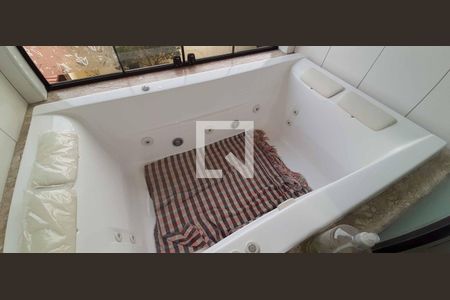 Casa para alugar com 380m², 4 quartos e 4 vagas Casa para alugar com 380m², 4 quartos e 4 vagasBanheiro da Suíte 1