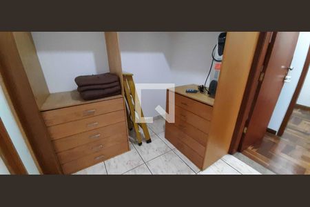 Casa para alugar com 380m², 4 quartos e 4 vagas Casa para alugar com 380m², 4 quartos e 4 vagasCloset