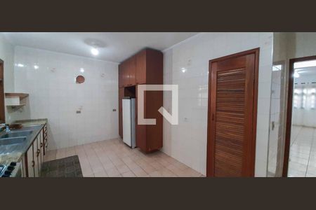 Casa para alugar com 380m², 4 quartos e 4 vagas Casa para alugar com 380m², 4 quartos e 4 vagasCozinha