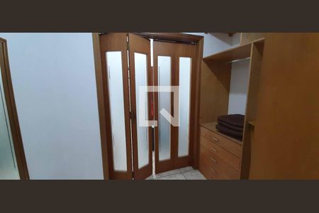 Casa para alugar com 380m², 4 quartos e 4 vagas Casa para alugar com 380m², 4 quartos e 4 vagasCloset