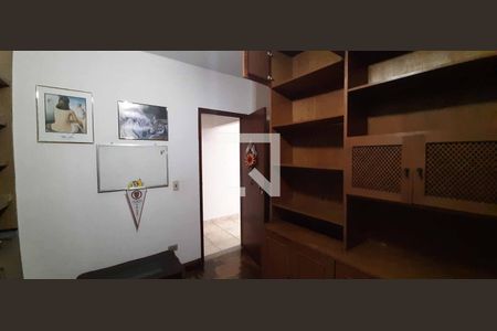 Casa para alugar com 380m², 4 quartos e 4 vagas Casa para alugar com 380m², 4 quartos e 4 vagasEscritório