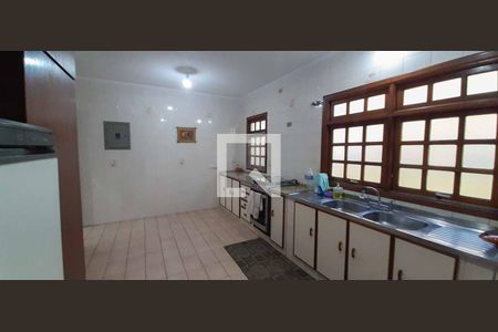 Casa para alugar com 380m², 4 quartos e 4 vagas Casa para alugar com 380m², 4 quartos e 4 vagasCozinha