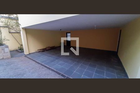 Casa para alugar com 380m², 4 quartos e 4 vagas Casa para alugar com 380m², 4 quartos e 4 vagasGaragem