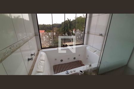Casa para alugar com 380m², 4 quartos e 4 vagas Casa para alugar com 380m², 4 quartos e 4 vagasBanheiro da Suíte 1