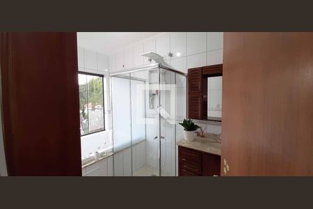 Casa para alugar com 380m², 4 quartos e 4 vagas Casa para alugar com 380m², 4 quartos e 4 vagasBanheiro da Suíte 1