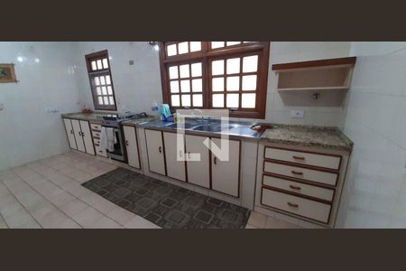 Casa para alugar com 380m², 4 quartos e 4 vagas Casa para alugar com 380m², 4 quartos e 4 vagasCozinha