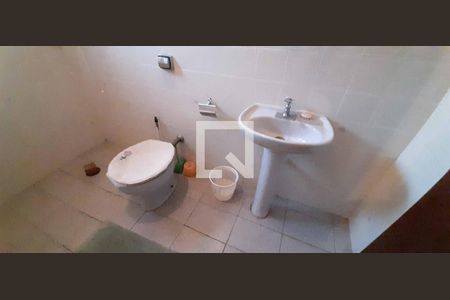 Casa para alugar com 380m², 4 quartos e 4 vagas Casa para alugar com 380m², 4 quartos e 4 vagasBanheiro da Suíte 2