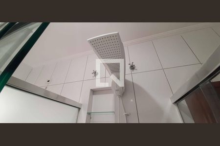 Casa para alugar com 380m², 4 quartos e 4 vagas Casa para alugar com 380m², 4 quartos e 4 vagasBanheiro da Suíte 1