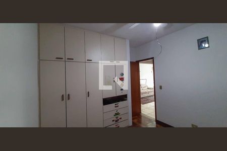 Casa para alugar com 380m², 4 quartos e 4 vagas Casa para alugar com 380m², 4 quartos e 4 vagasQuarto 2