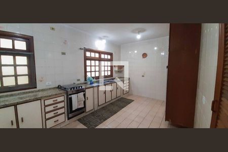 Casa para alugar com 380m², 4 quartos e 4 vagas Casa para alugar com 380m², 4 quartos e 4 vagasCozinha