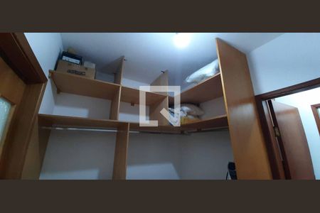 Casa para alugar com 380m², 4 quartos e 4 vagas Casa para alugar com 380m², 4 quartos e 4 vagasCloset