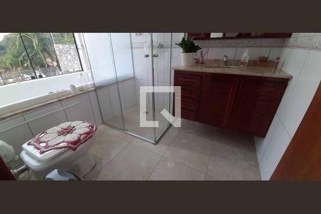 Casa para alugar com 380m², 4 quartos e 4 vagas Casa para alugar com 380m², 4 quartos e 4 vagasBanheiro da Suíte 1