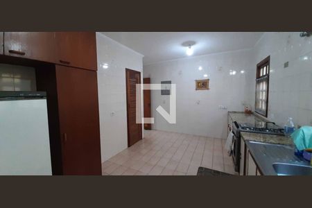 Casa para alugar com 380m², 4 quartos e 4 vagas Casa para alugar com 380m², 4 quartos e 4 vagasCozinha