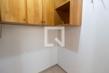 Apartamento à venda com 90m², 3 quartos e 2 vagas Apartamento à venda com 90m², 3 quartos e 2 vagasQuarto de serviço
