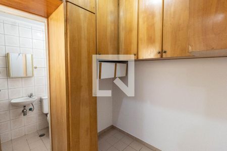 Apartamento à venda com 90m², 3 quartos e 2 vagas Apartamento à venda com 90m², 3 quartos e 2 vagasQuarto de serviço