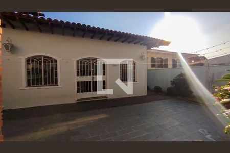 Casa à venda com 280m², 3 quartos e 5 vagasFachada