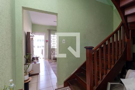 Casa para alugar com 203m², 3 quartos e 2 vagasEscada