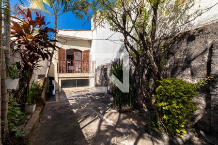 Casa para alugar com 203m², 3 quartos e 2 vagasQuintal