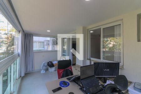 Apartamento à venda com 160m², 3 quartos e 2 vagas Apartamento à venda com 160m², 3 quartos e 2 vagasSuíte 1 Master - Varanda