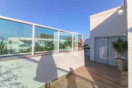 Apartamento à venda com 160m², 3 quartos e 2 vagas Apartamento à venda com 160m², 3 quartos e 2 vagasTerraço