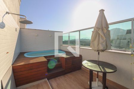 Apartamento à venda com 160m², 3 quartos e 2 vagas Apartamento à venda com 160m², 3 quartos e 2 vagasTerraço