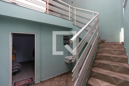 Casa à venda com 106m², 2 quartos e 2 vagas Casa à venda com 106m², 2 quartos e 2 vagasEscada do Quintal