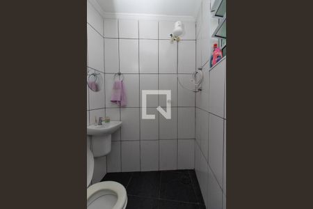 Casa à venda com 106m², 2 quartos e 2 vagas Casa à venda com 106m², 2 quartos e 2 vagasBanheiro da Edícula