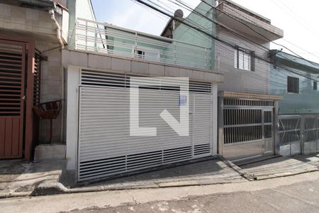 Casa à venda com 106m², 2 quartos e 2 vagas Casa à venda com 106m², 2 quartos e 2 vagasFachada