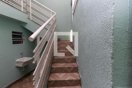 Casa à venda com 106m², 2 quartos e 2 vagas Casa à venda com 106m², 2 quartos e 2 vagasEscada do Quintal