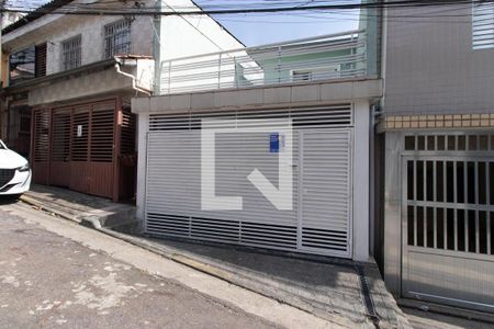 Casa à venda com 106m², 2 quartos e 2 vagas Casa à venda com 106m², 2 quartos e 2 vagasFachada