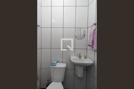 Casa à venda com 106m², 2 quartos e 2 vagas Casa à venda com 106m², 2 quartos e 2 vagasBanheiro da Edícula