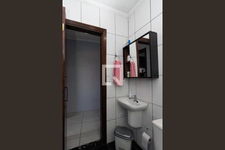 Casa à venda com 106m², 2 quartos e 2 vagas Casa à venda com 106m², 2 quartos e 2 vagasBanheiro Social