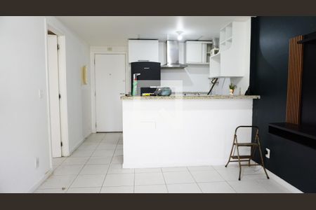 Sala / Cozinha de apartamento para alugar com 1 quarto, 47m² em Barra da Tijuca, Rio de Janeiro