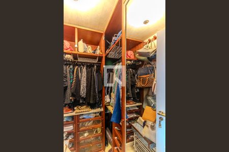 Apartamento à venda com 320m², 4 quartos e 4 vagasCloset da Suíte 2