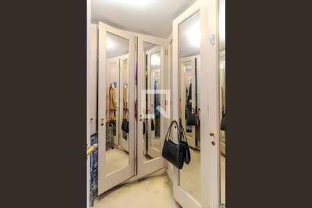 Apartamento à venda com 320m², 4 quartos e 4 vagasCloset da Suíte 4