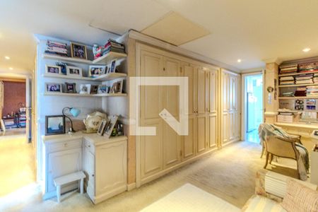 Apartamento à venda com 320m², 4 quartos e 4 vagasEscritório