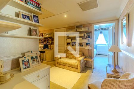 Apartamento à venda com 320m², 4 quartos e 4 vagasEscritório