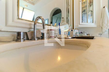 Apartamento à venda com 320m², 4 quartos e 4 vagasBanheiro da Suíte 4