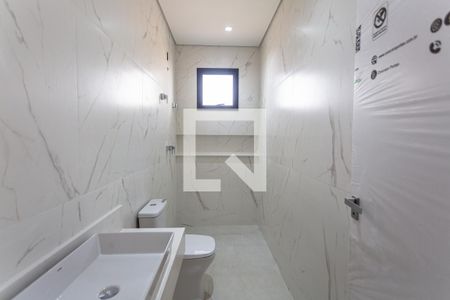 Casa à venda com 225m², 3 quartos e 4 vagas Casa à venda com 225m², 3 quartos e 4 vagasBanheiro da Suíte no 2° Pavimento