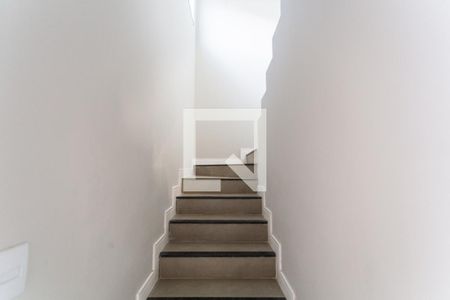 Casa à venda com 225m², 3 quartos e 4 vagas Casa à venda com 225m², 3 quartos e 4 vagasEscada de Acesso ao 1° Pavimento