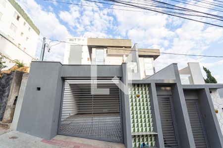 Casa à venda com 225m², 3 quartos e 4 vagas Casa à venda com 225m², 3 quartos e 4 vagasFachada