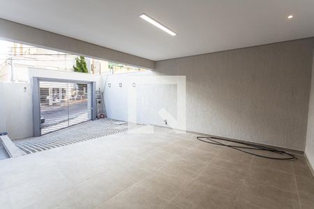 Casa à venda com 225m², 3 quartos e 4 vagas Casa à venda com 225m², 3 quartos e 4 vagasGaragem/Entrada