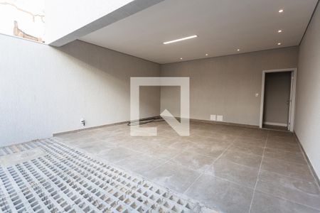 Casa à venda com 225m², 3 quartos e 4 vagas Casa à venda com 225m², 3 quartos e 4 vagasGaragem/Entrada